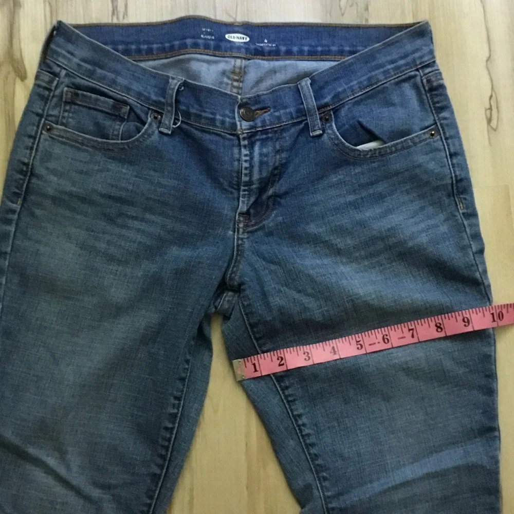 Old Navy Women's Straight Leg Jeans - Picture 4 of 5